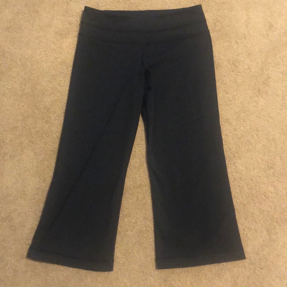 women’s Lululemon Black reversible Yoga capris